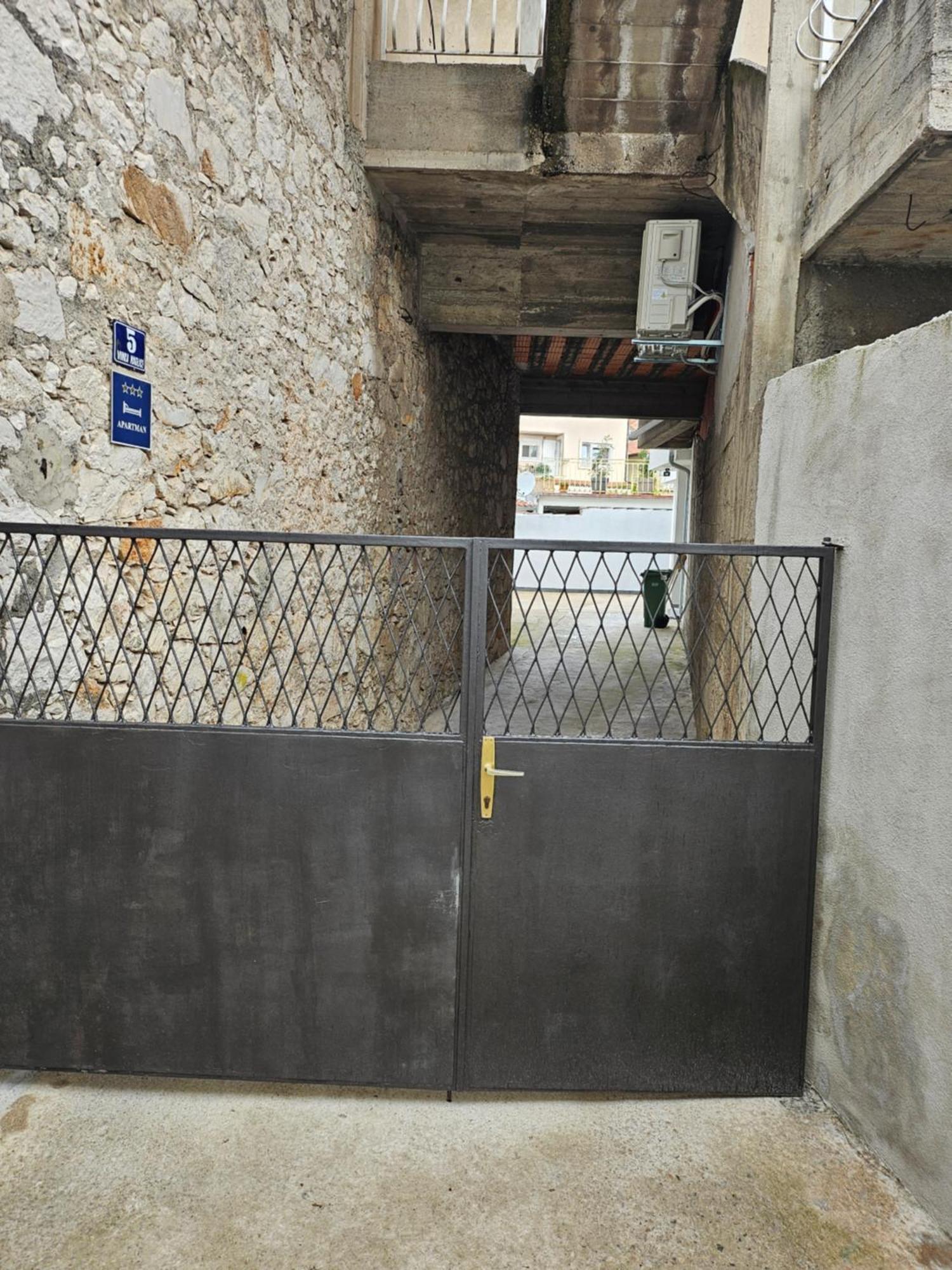 Hotel Apartman Baraka à Šibenik Extérieur photo